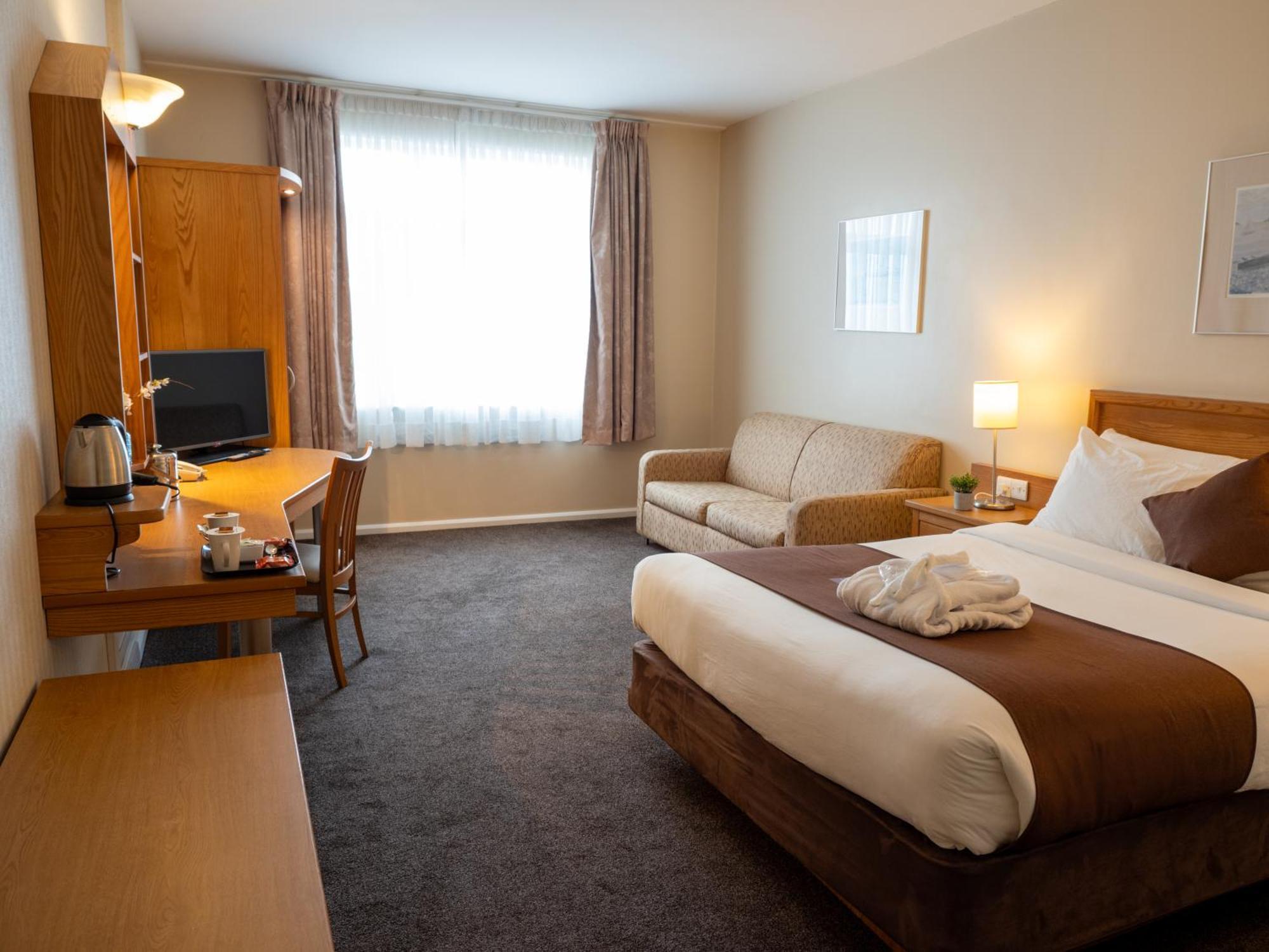 Future Inn Plymouth Bagian luar foto